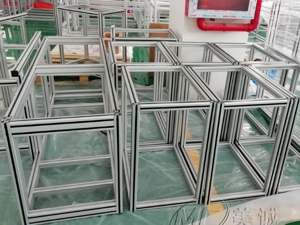 鋁型材設(shè)備機(jī)架如何選材？